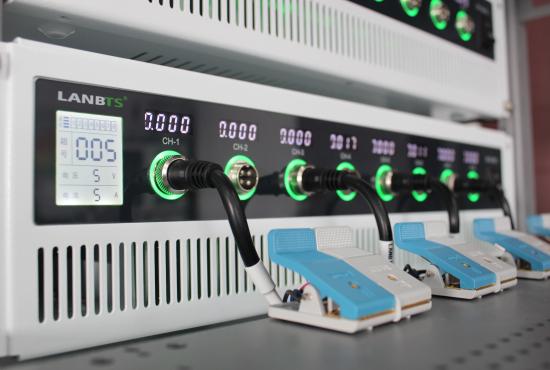 動(dòng)力電池測(cè)試系統(tǒng).jpg 動(dòng)力電池測(cè)試系統(tǒng).jpg